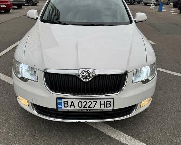 Белый Шкода Суперб, объемом двигателя 1.8 л и пробегом 109 тыс. км за 10500 $, фото 6 на Automoto.ua