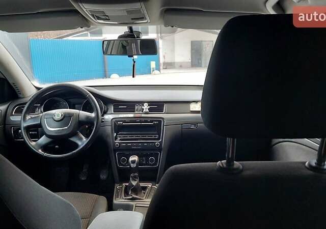 Білий Шкода Суперб, об'ємом двигуна 1.6 л та пробігом 305 тис. км за 9000 $, фото 15 на Automoto.ua