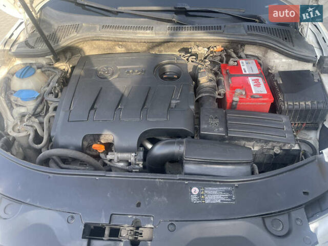 Білий Шкода Суперб, об'ємом двигуна 1.6 л та пробігом 300 тис. км за 7500 $, фото 16 на Automoto.ua