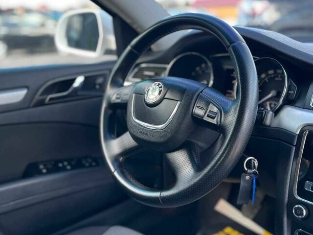 Шкода Суперб 2012 у Коломые на Automoto.ua Білий Шкода Суперб, об'ємом двигуна 2 л та пробігом 254 тис. км за 9200 $, фото 15 на Automoto.ua