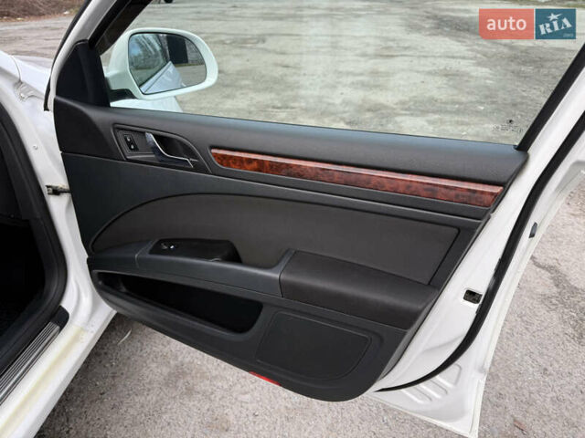 Білий Шкода Суперб, об'ємом двигуна 1.97 л та пробігом 280 тис. км за 12000 $, фото 28 на Automoto.ua