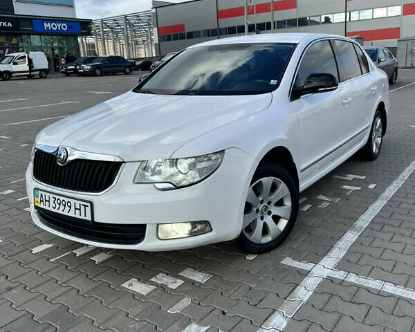Білий Шкода Суперб, об'ємом двигуна 1.8 л та пробігом 250 тис. км за 9800 $, фото 6 на Automoto.ua