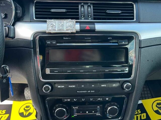 Шкода Суперб 2012 у Коломые на Automoto.ua Білий Шкода Суперб, об'ємом двигуна 2 л та пробігом 254 тис. км за 9200 $, фото 11 на Automoto.ua