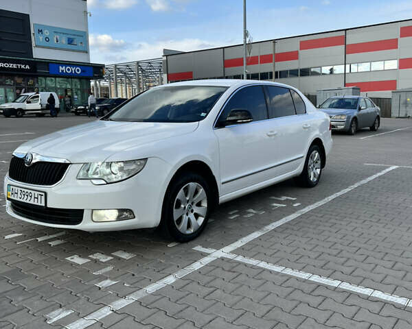 Білий Шкода Суперб, об'ємом двигуна 1.8 л та пробігом 250 тис. км за 9800 $, фото 5 на Automoto.ua