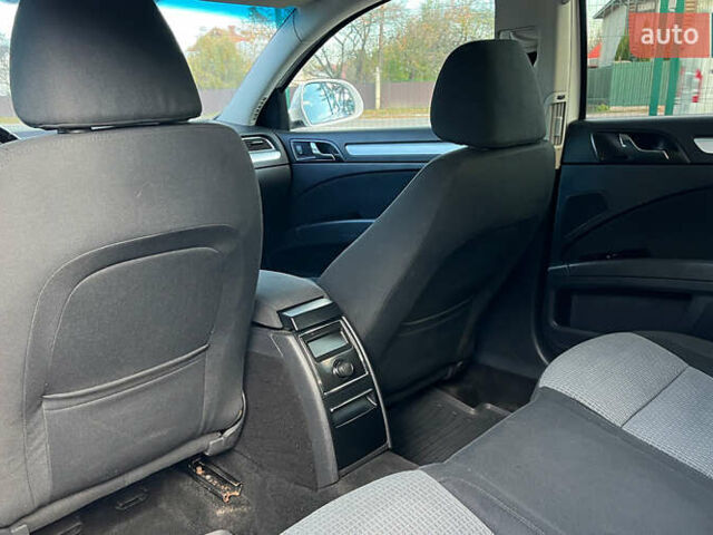 Шкода Суперб 2012 у Коломые на Automoto.ua Білий Шкода Суперб, об'ємом двигуна 1.97 л та пробігом 254 тис. км за 9200 $, фото 20 на Automoto.ua