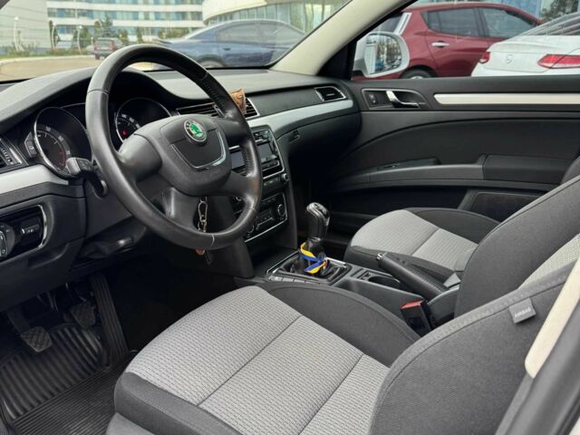 Белый Шкода Суперб, объемом двигателя 1.8 л и пробегом 109 тыс. км за 10500 $, фото 4 на Automoto.ua