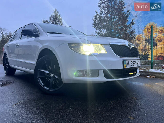 Білий Шкода Суперб, об'ємом двигуна 1.8 л та пробігом 250 тис. км за 9800 $, фото 1 на Automoto.ua