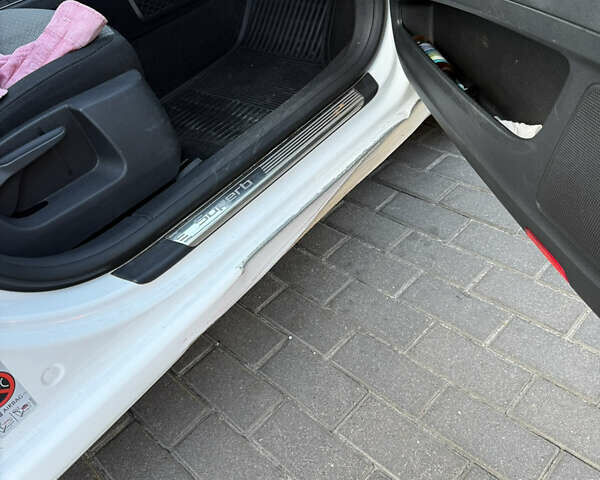 Білий Шкода Суперб, об'ємом двигуна 1.8 л та пробігом 250 тис. км за 9400 $, фото 4 на Automoto.ua