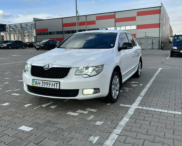Білий Шкода Суперб, об'ємом двигуна 1.8 л та пробігом 250 тис. км за 9800 $, фото 4 на Automoto.ua