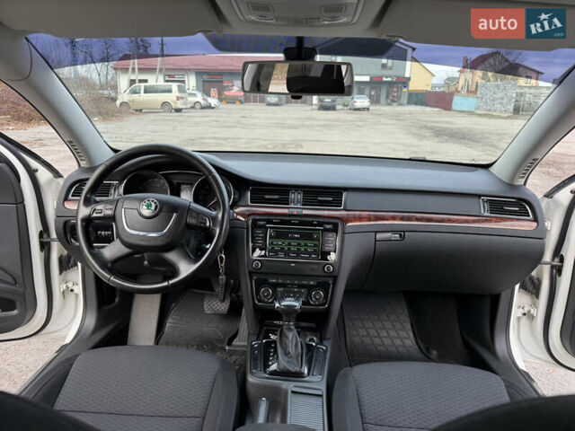 Білий Шкода Суперб, об'ємом двигуна 1.97 л та пробігом 280 тис. км за 12000 $, фото 30 на Automoto.ua