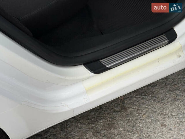 Білий Шкода Суперб, об'ємом двигуна 1.97 л та пробігом 280 тис. км за 12000 $, фото 9 на Automoto.ua