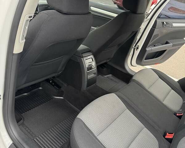 Белый Шкода Суперб, объемом двигателя 1.8 л и пробегом 109 тыс. км за 10500 $, фото 31 на Automoto.ua