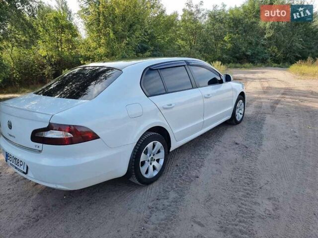 Белый Шкода Суперб, объемом двигателя 1.8 л и пробегом 169 тыс. км за 10300 $, фото 4 на Automoto.ua