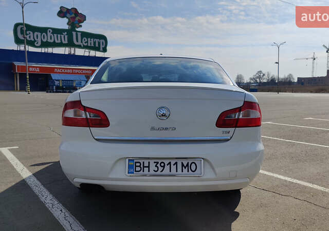 Белый Шкода Суперб, объемом двигателя 1.8 л и пробегом 216 тыс. км за 7499 $, фото 5 на Automoto.ua