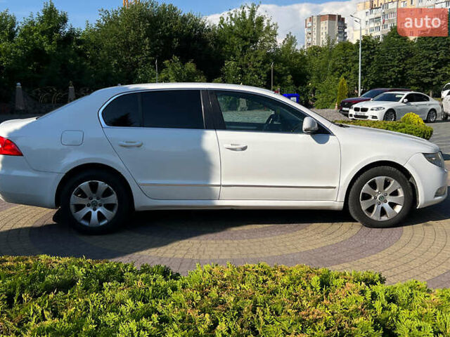 Білий Шкода Суперб, об'ємом двигуна 1.6 л та пробігом 183 тис. км за 8250 $, фото 7 на Automoto.ua