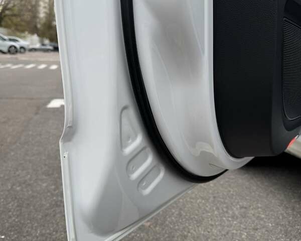 Белый Шкода Суперб, объемом двигателя 1.8 л и пробегом 109 тыс. км за 10500 $, фото 33 на Automoto.ua