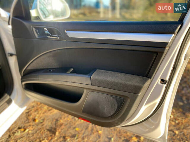 Белый Шкода Суперб, объемом двигателя 1.8 л и пробегом 238 тыс. км за 8999 $, фото 20 на Automoto.ua