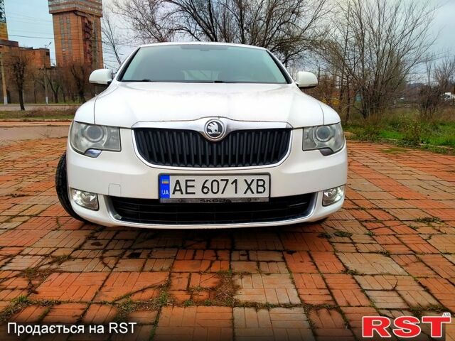 Белый Шкода Суперб, объемом двигателя 1.8 л и пробегом 230 тыс. км за 7900 $, фото 2 на Automoto.ua