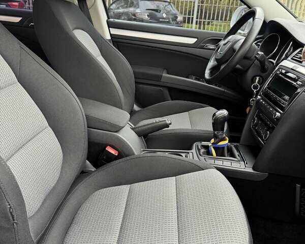 Белый Шкода Суперб, объемом двигателя 1.8 л и пробегом 109 тыс. км за 10500 $, фото 24 на Automoto.ua