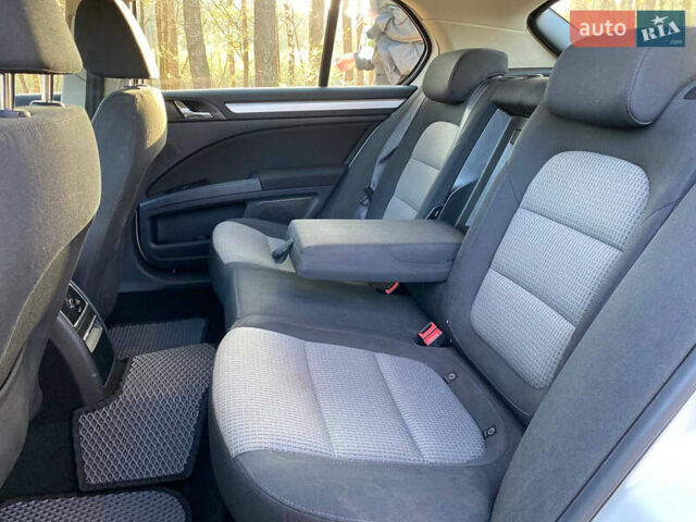 Белый Шкода Суперб, объемом двигателя 1.8 л и пробегом 238 тыс. км за 8999 $, фото 27 на Automoto.ua