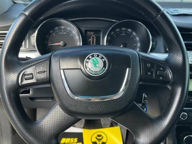 Шкода Суперб 2012 у Коломые на Automoto.ua Білий Шкода Суперб, об'ємом двигуна 2 л та пробігом 254 тис. км за 9200 $, фото 10 на Automoto.ua