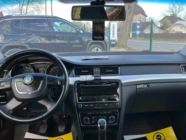 Шкода Суперб 2012 у Коломые на Automoto.ua Білий Шкода Суперб, об'ємом двигуна 2 л та пробігом 254 тис. км за 9200 $, фото 8 на Automoto.ua