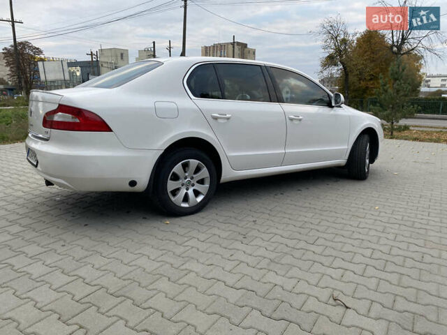Белый Шкода Суперб, объемом двигателя 1.8 л и пробегом 230 тыс. км за 8300 $, фото 5 на Automoto.ua
