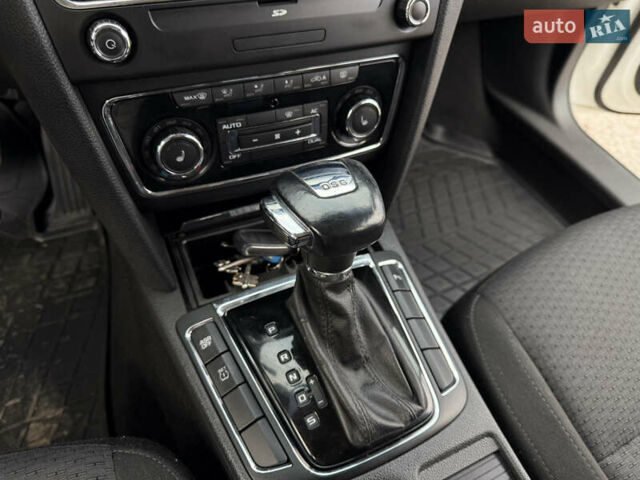 Білий Шкода Суперб, об'ємом двигуна 1.97 л та пробігом 280 тис. км за 12000 $, фото 15 на Automoto.ua