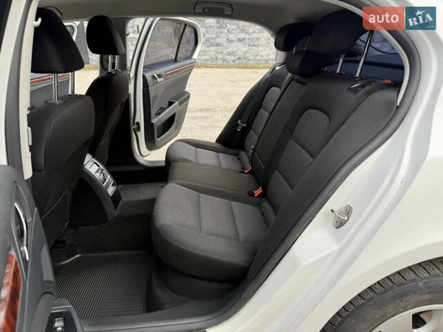 Білий Шкода Суперб, об'ємом двигуна 1.97 л та пробігом 280 тис. км за 12000 $, фото 31 на Automoto.ua