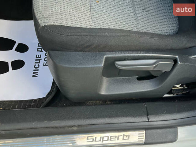 Шкода Суперб 2012 у Коломые на Automoto.ua Білий Шкода Суперб, об'ємом двигуна 1.97 л та пробігом 254 тис. км за 9200 $, фото 18 на Automoto.ua