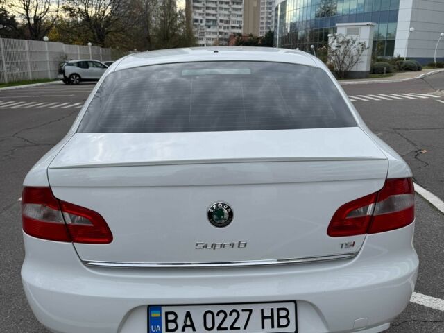 Белый Шкода Суперб, объемом двигателя 1.8 л и пробегом 109 тыс. км за 10500 $, фото 14 на Automoto.ua