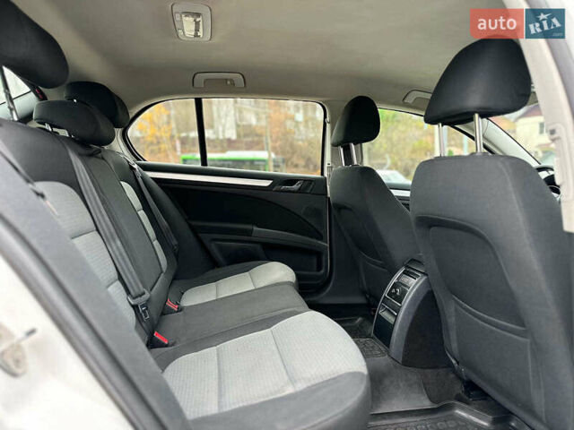 Білий Шкода Суперб, об'ємом двигуна 1.8 л та пробігом 230 тис. км за 8190 $, фото 21 на Automoto.ua