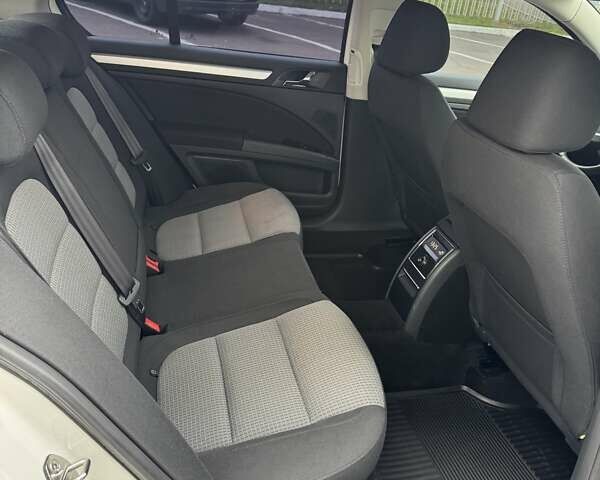 Белый Шкода Суперб, объемом двигателя 1.8 л и пробегом 109 тыс. км за 10500 $, фото 22 на Automoto.ua