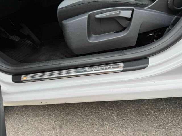 Белый Шкода Суперб, объемом двигателя 1.8 л и пробегом 109 тыс. км за 10500 $, фото 8 на Automoto.ua