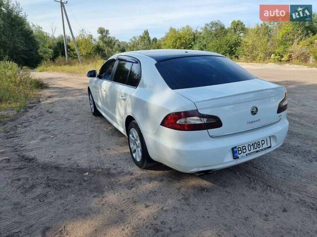 Белый Шкода Суперб, объемом двигателя 1.8 л и пробегом 169 тыс. км за 10300 $, фото 2 на Automoto.ua