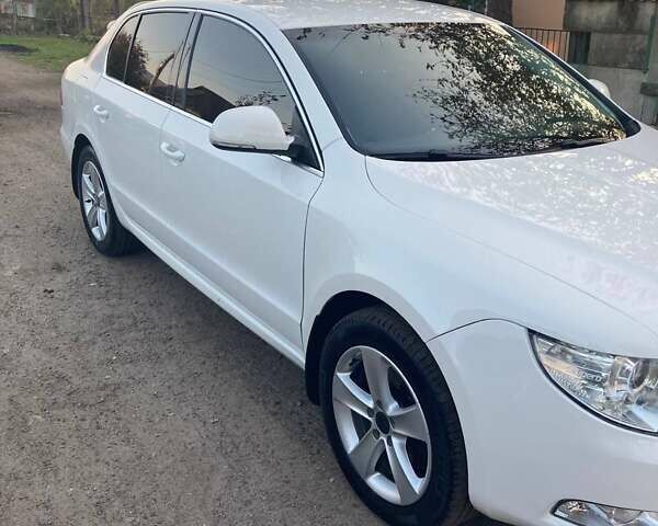 Белый Шкода Суперб, объемом двигателя 1.8 л и пробегом 184 тыс. км за 7800 $, фото 3 на Automoto.ua