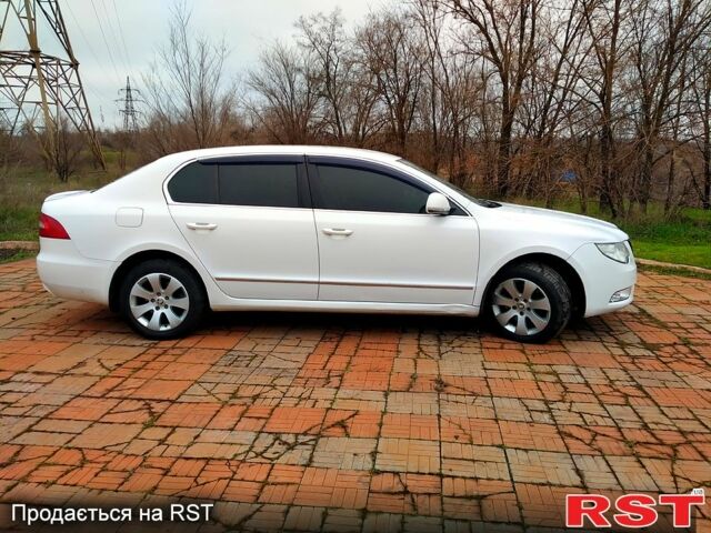 Белый Шкода Суперб, объемом двигателя 1.8 л и пробегом 230 тыс. км за 7900 $, фото 5 на Automoto.ua