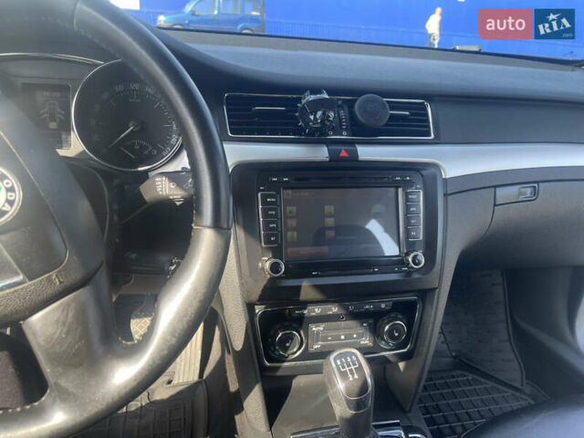 Білий Шкода Суперб, об'ємом двигуна 1.6 л та пробігом 300 тис. км за 7500 $, фото 10 на Automoto.ua