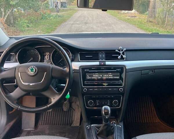Белый Шкода Суперб, объемом двигателя 1.8 л и пробегом 184 тыс. км за 7800 $, фото 5 на Automoto.ua