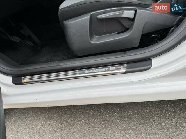 Белый Шкода Суперб, объемом двигателя 1.8 л и пробегом 109 тыс. км за 10500 $, фото 32 на Automoto.ua