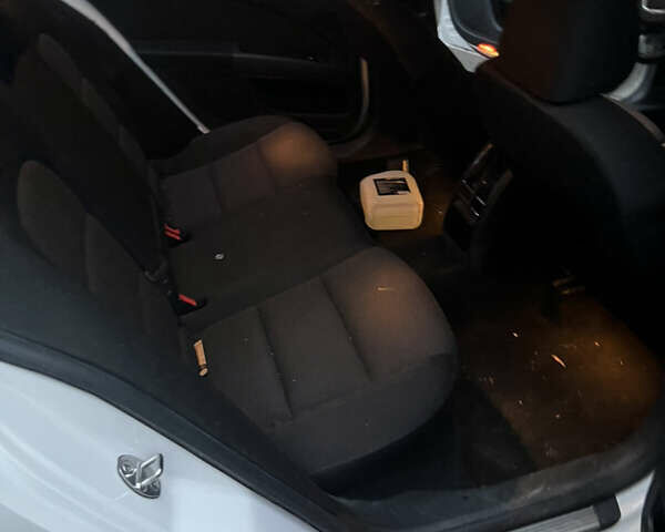 Білий Шкода Суперб, об'ємом двигуна 1.8 л та пробігом 156 тис. км за 8000 $, фото 5 на Automoto.ua