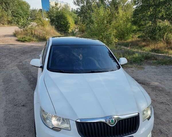 Белый Шкода Суперб, объемом двигателя 1.8 л и пробегом 169 тыс. км за 10300 $, фото 6 на Automoto.ua