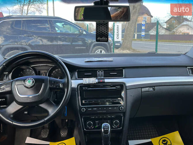 Шкода Суперб 2012 у Коломые на Automoto.ua Білий Шкода Суперб, об'ємом двигуна 1.97 л та пробігом 254 тис. км за 9200 $, фото 8 на Automoto.ua