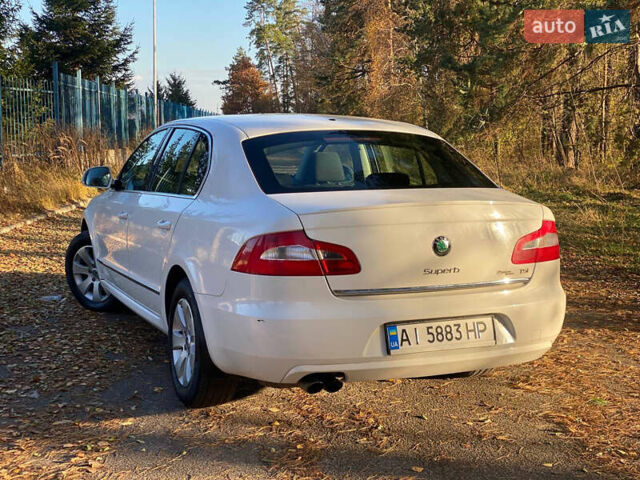 Белый Шкода Суперб, объемом двигателя 1.8 л и пробегом 238 тыс. км за 8999 $, фото 1 на Automoto.ua