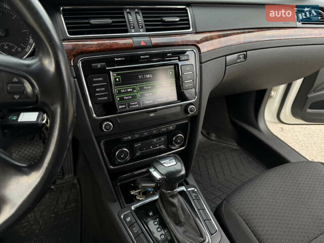 Білий Шкода Суперб, об'ємом двигуна 1.97 л та пробігом 280 тис. км за 12000 $, фото 14 на Automoto.ua