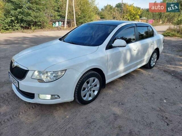 Белый Шкода Суперб, объемом двигателя 1.8 л и пробегом 169 тыс. км за 10300 $, фото 1 на Automoto.ua