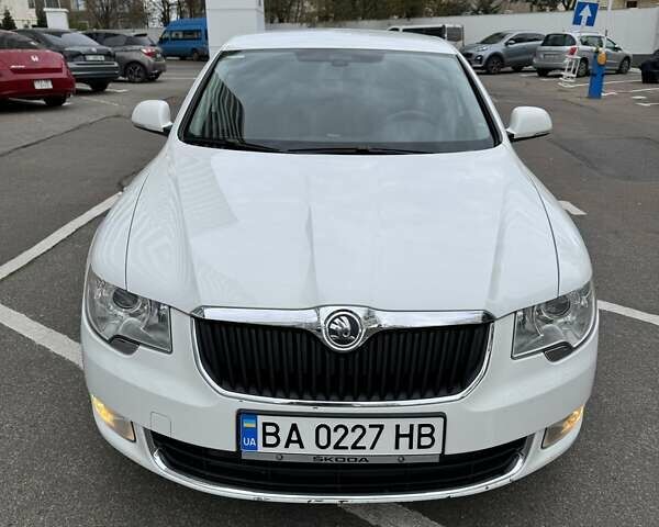 Белый Шкода Суперб, объемом двигателя 1.8 л и пробегом 109 тыс. км за 10500 $, фото 7 на Automoto.ua