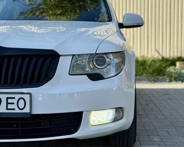 Белый Шкода Суперб, объемом двигателя 1.8 л и пробегом 160 тыс. км за 10500 $, фото 5 на Automoto.ua