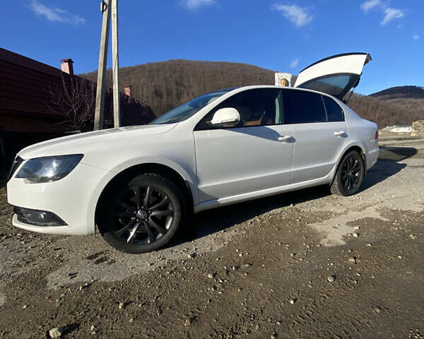 Белый Шкода Суперб, объемом двигателя 1.8 л и пробегом 215 тыс. км за 11200 $, фото 3 на Automoto.ua