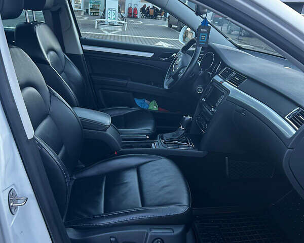 Шкода Суперб 2013 у Чернівцях на Automoto.ua Білий Шкода Суперб, об'ємом двигуна 1.8 л та пробігом 170 тис. км за 11800 $, фото 21 на Automoto.ua